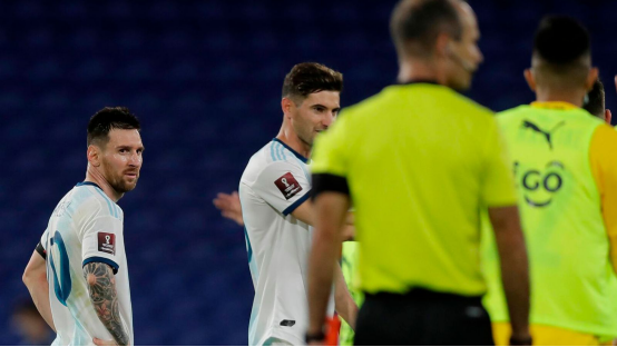  法兰克福主帅赛后批评裁判尺度  