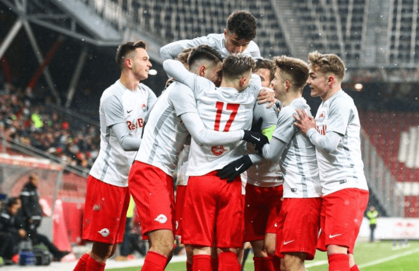  莱比锡红牛与拜仁慕尼黑争夺欧冠资格白热化  