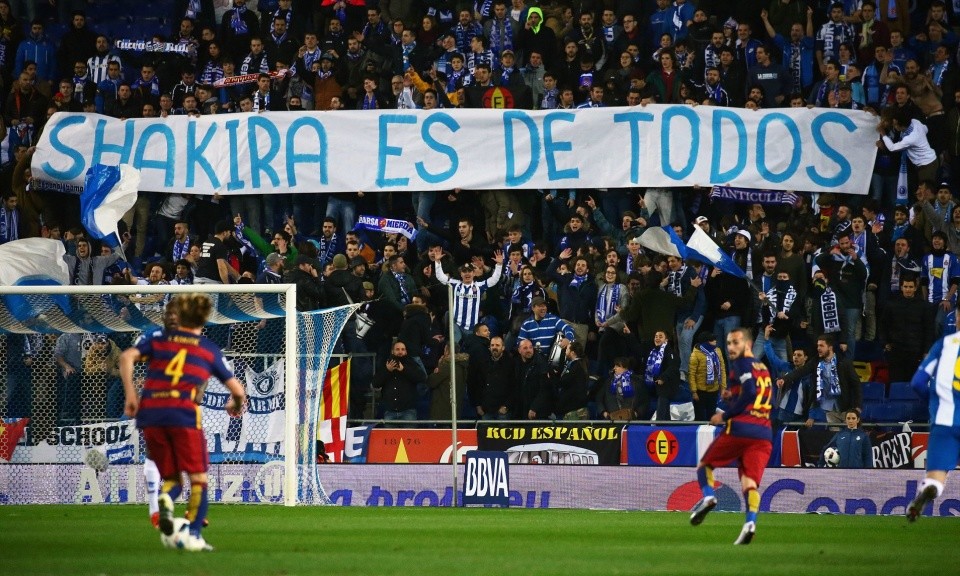  马赛球迷横幅抗议俱乐部管理层  