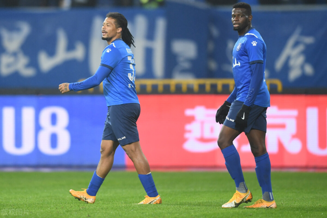  马赛德比战平局收场，球迷冲突引发关注  