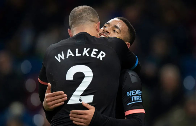  沃克彼得斯乌龙送礼，西汉姆联憾负维拉  